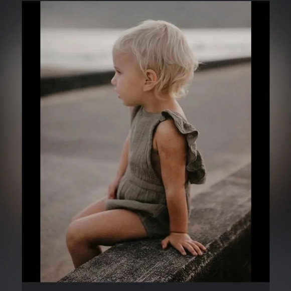 The Simple Folk The Ruffle Romper in Sage Organic Cotton Muslin 6/7 - Picture 3 of 8